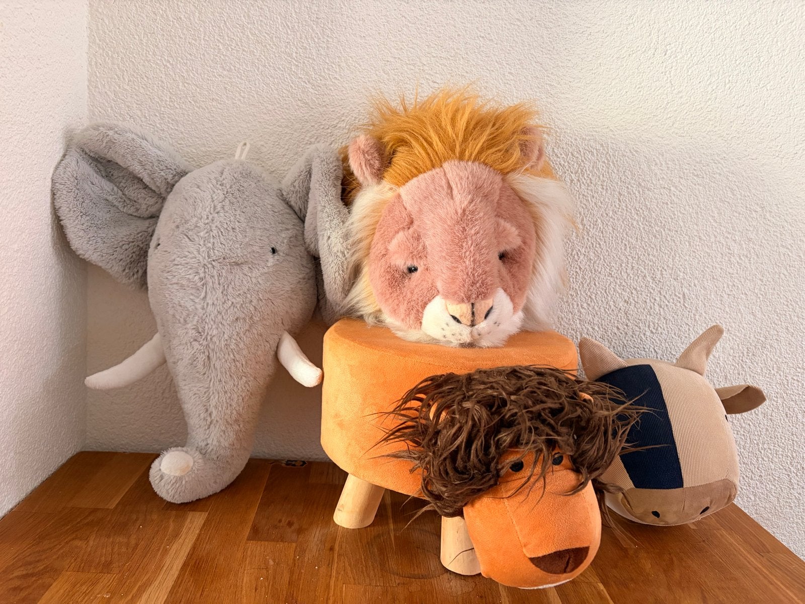 Jungle thema decoratie: 3 dierenkoppen en leeuwenkrukje, Ophalen of Verzenden, Zo goed als nieuw, Wanddecoratie, Ophangbaar