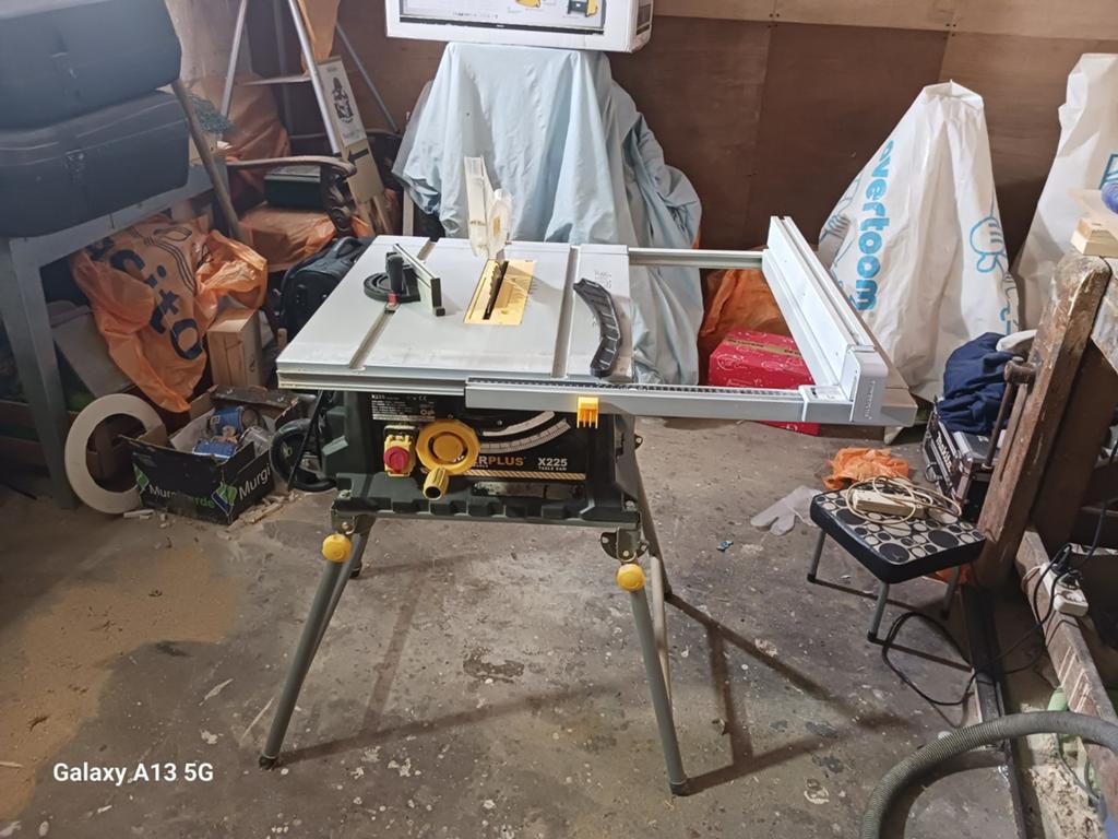 Powerplus X225 Zaagtafel - Krachtige Tafelzaag, Doe-het-zelf en Verbouw, Gereedschap | Zaagmachines, Gebruikt, Cirkelzaag, 1200 watt of meer