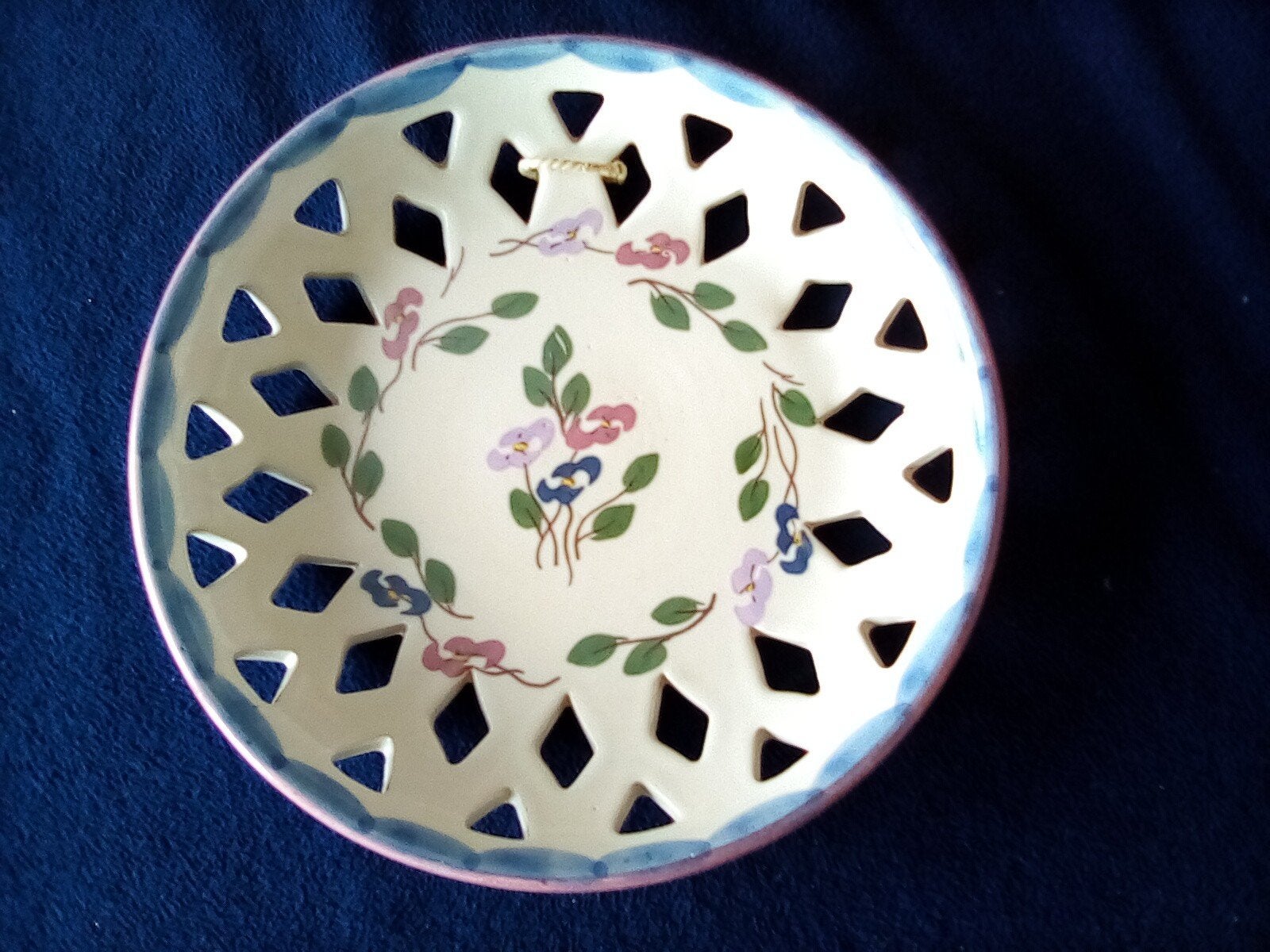 Wandbord 19 cm met decoratieve gaatjes in de rand, Ophalen of Verzenden