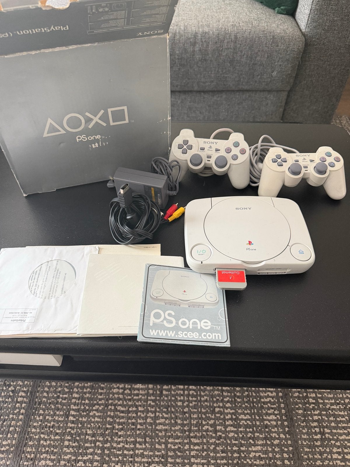 Sony PSone compleet in doos., Ophalen of Verzenden, Zo goed als nieuw, Met 2 controllers, Met geheugenkaart