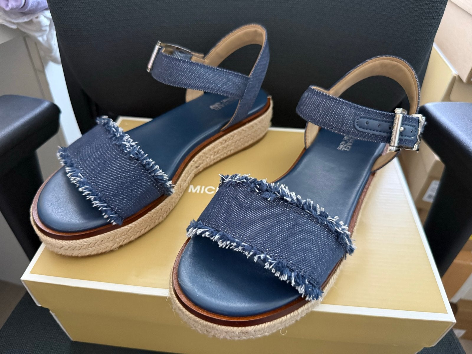 Michael Kors spijkerstof sandalen maat 37, Blauw, Zo goed als nieuw, Sandalen of Muiltjes, Ophalen of Verzenden