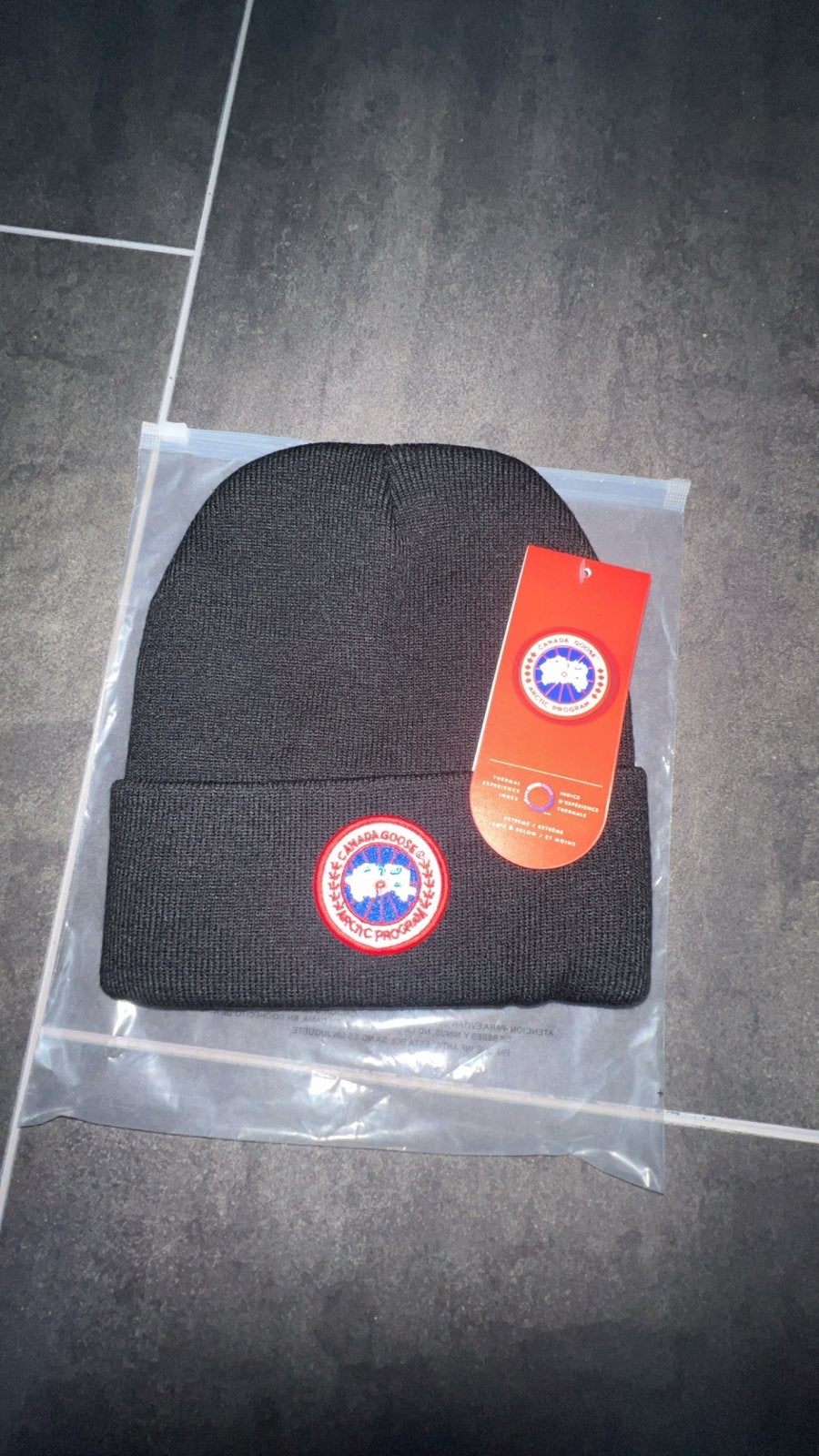 Canada Goose en Moncler mutsen - Nieuw met labels, Kleding | Dames, Ophalen of Verzenden, Nieuw, Muts
