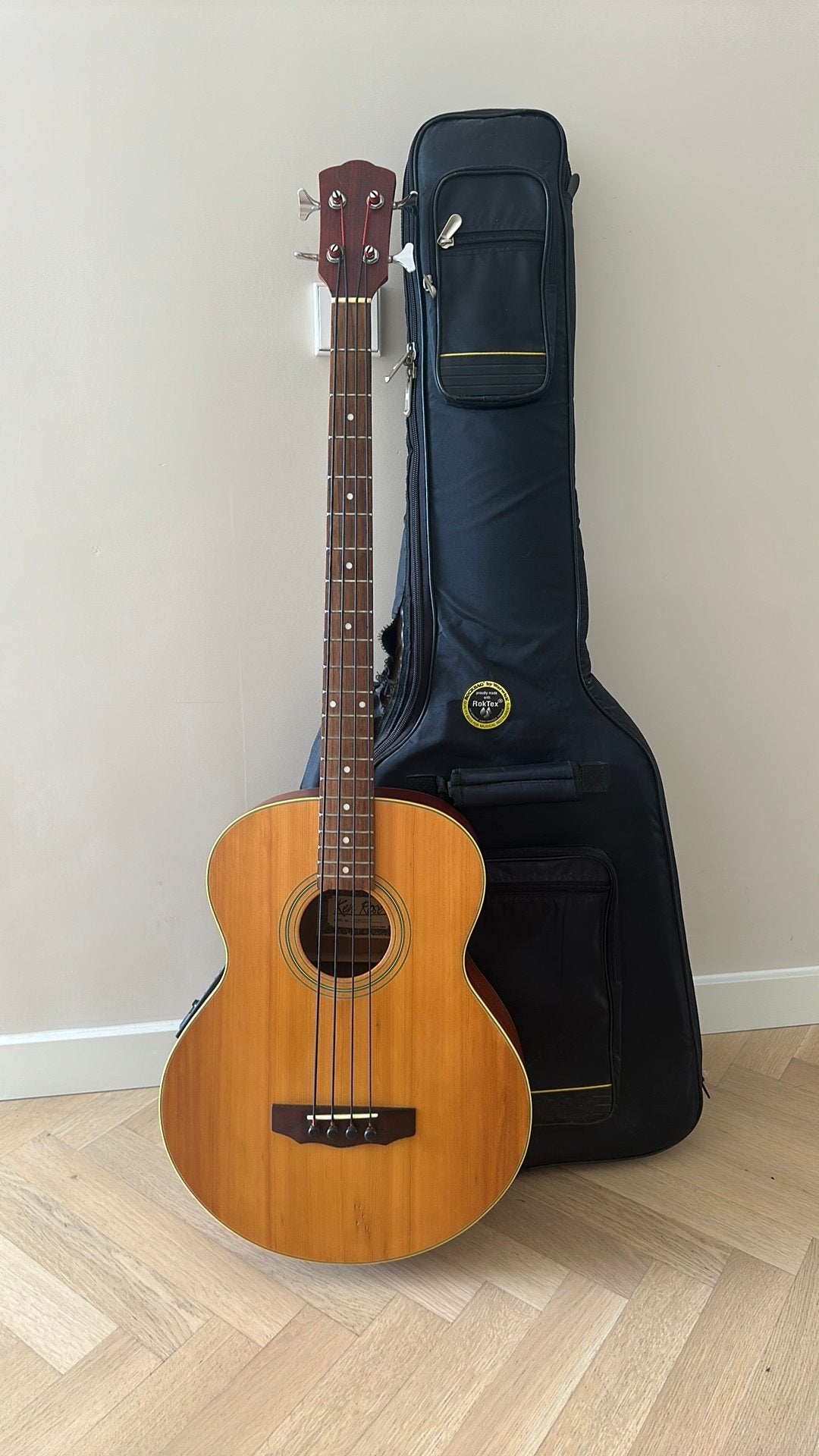 Ken Rose akoestisch-elektrische basgitaar + luxe RockBag, Ophalen, Gebruikt, Western- of Steelstringgitaar