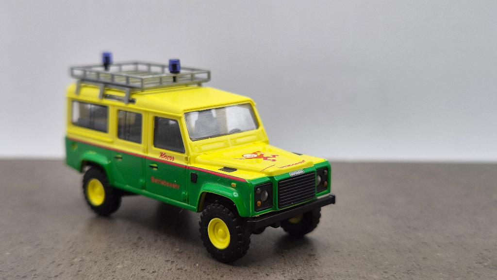 Land Rover Defender Knorr, Hobby en Vrije tijd, Modelauto's | 1:87, Ophalen of Verzenden, Zo goed als nieuw, Auto, Overige merken