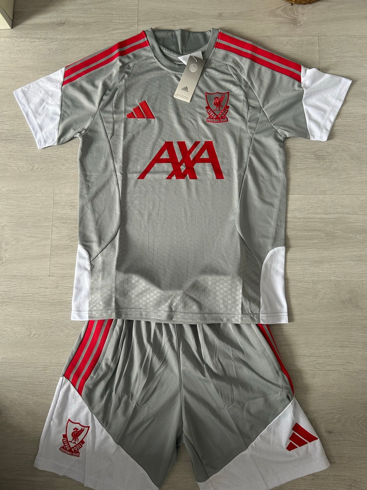 Liverpool Trainingsset 2027 - Nieuw (M/L/XL), Maat 48/50 (M), Nieuw, Ophalen of Verzenden, Voetbal