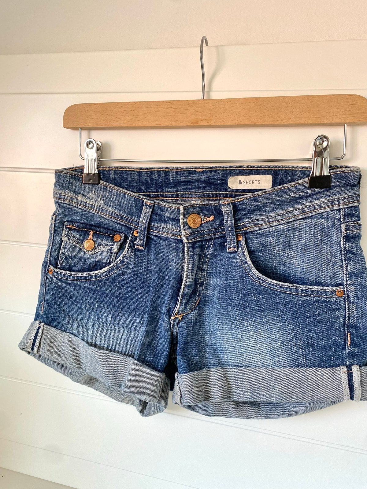 H&M & Shorts denim short - Maat 34 (XS), Kleding | Dames, Kort, Blauw, Ophalen of Verzenden, Zo goed als nieuw