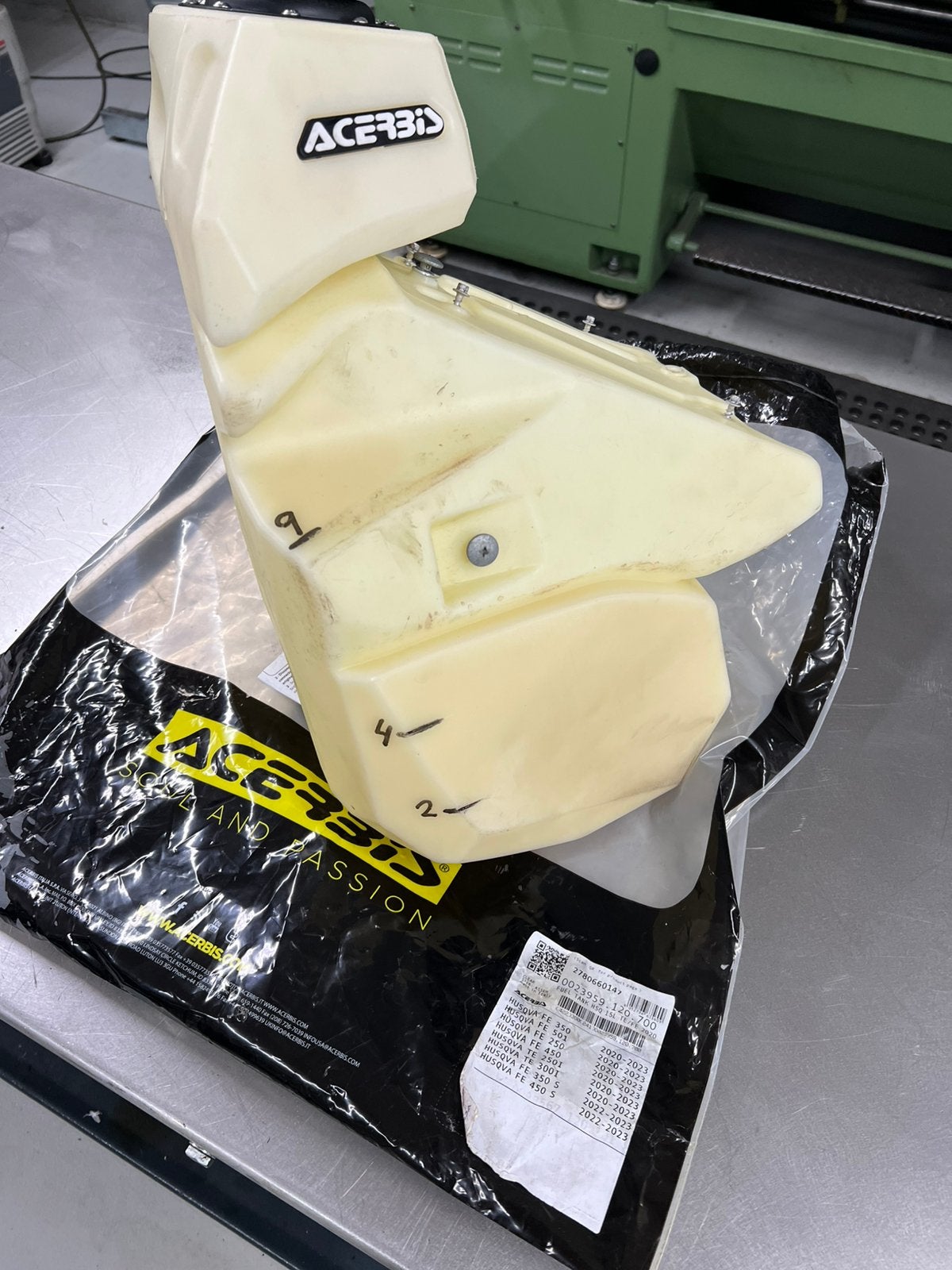 Husqvarna fe/te 15 ltr tank acerbi, Motoren, Ophalen of Verzenden