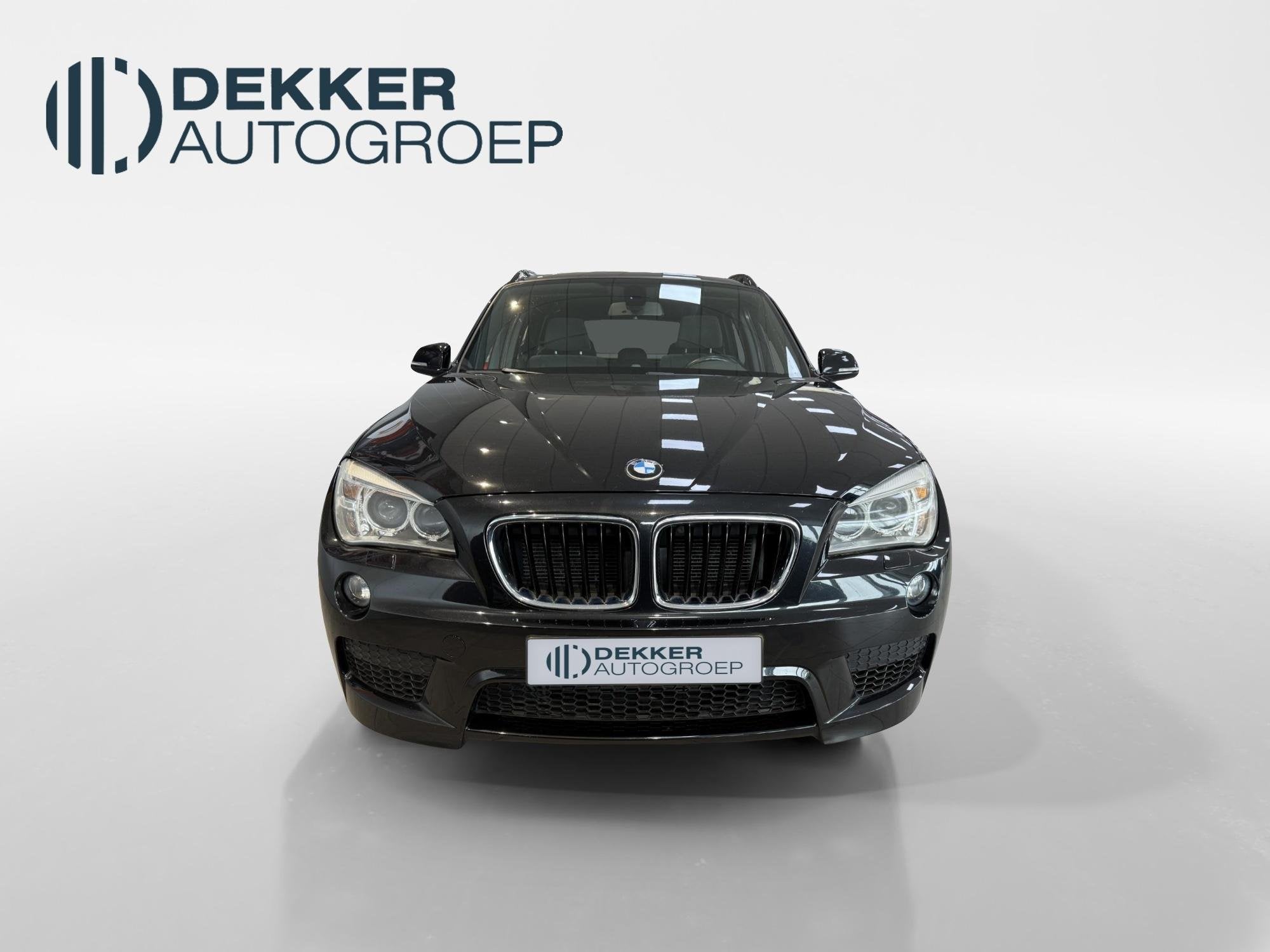 BMW X1 sDrive 20i 184PK Automaat Limited Series met M-Pakket, Auto's, Euro 6, 4 cilinders, Zwart, Grijs