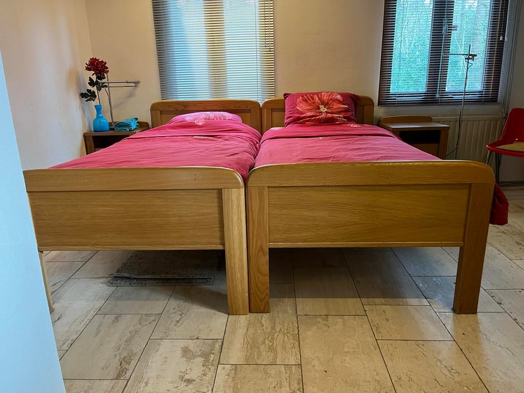 Twee comfortabele seniorenbedden, Huis en Inrichting, Slaapkamer | Bedden, Ophalen, Overige kleuren, Tweepersoons, 180 cm