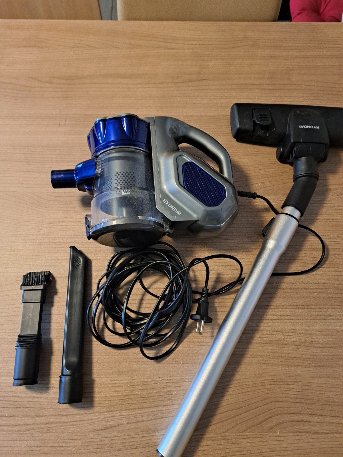 Hyundai Steelstofzuiger 600W met accessoires, Overige merken, Gebruikt, Minder dan 1200 watt, Reservoir
