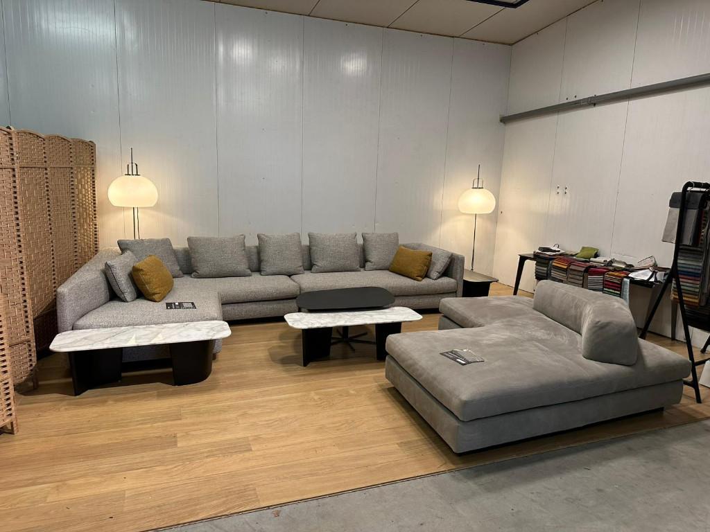 NIEUWSTAAT Minotti Granville Hoekbank NP €30.000 + GARANTIE, https://www.minotti.com/en, Minotti, Hoekbank, 300 cm of meer
