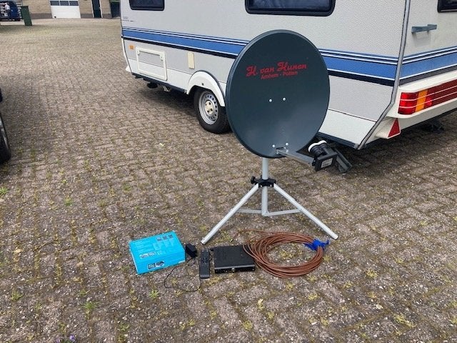 complete schotelatenne set, Ophalen, Zo goed als nieuw, (Schotel)antenne-accessoires, Overige merken