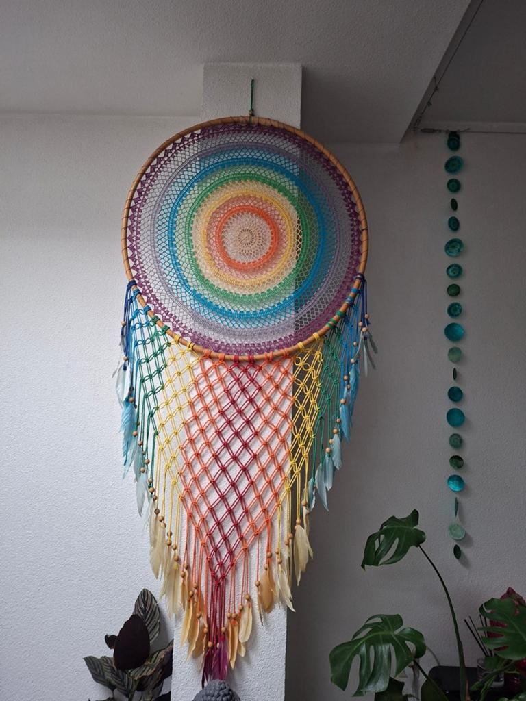 Grote regenboog dromenvanger met veren - 80 cm diameter, Ophalen of Verzenden