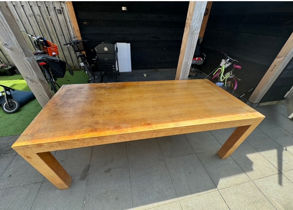 een tafel en 4 stoelen, Ophalen of Verzenden, Gebruikt, Hout, Vier