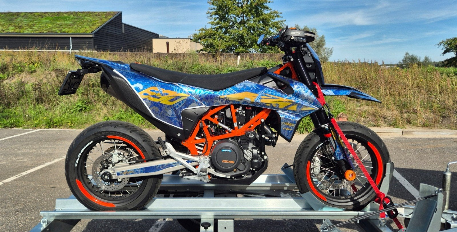 Motor trailer huren? ⚠️ Humbaur geremd 100kg, Motoren, Ophalen of Verzenden, Nieuw