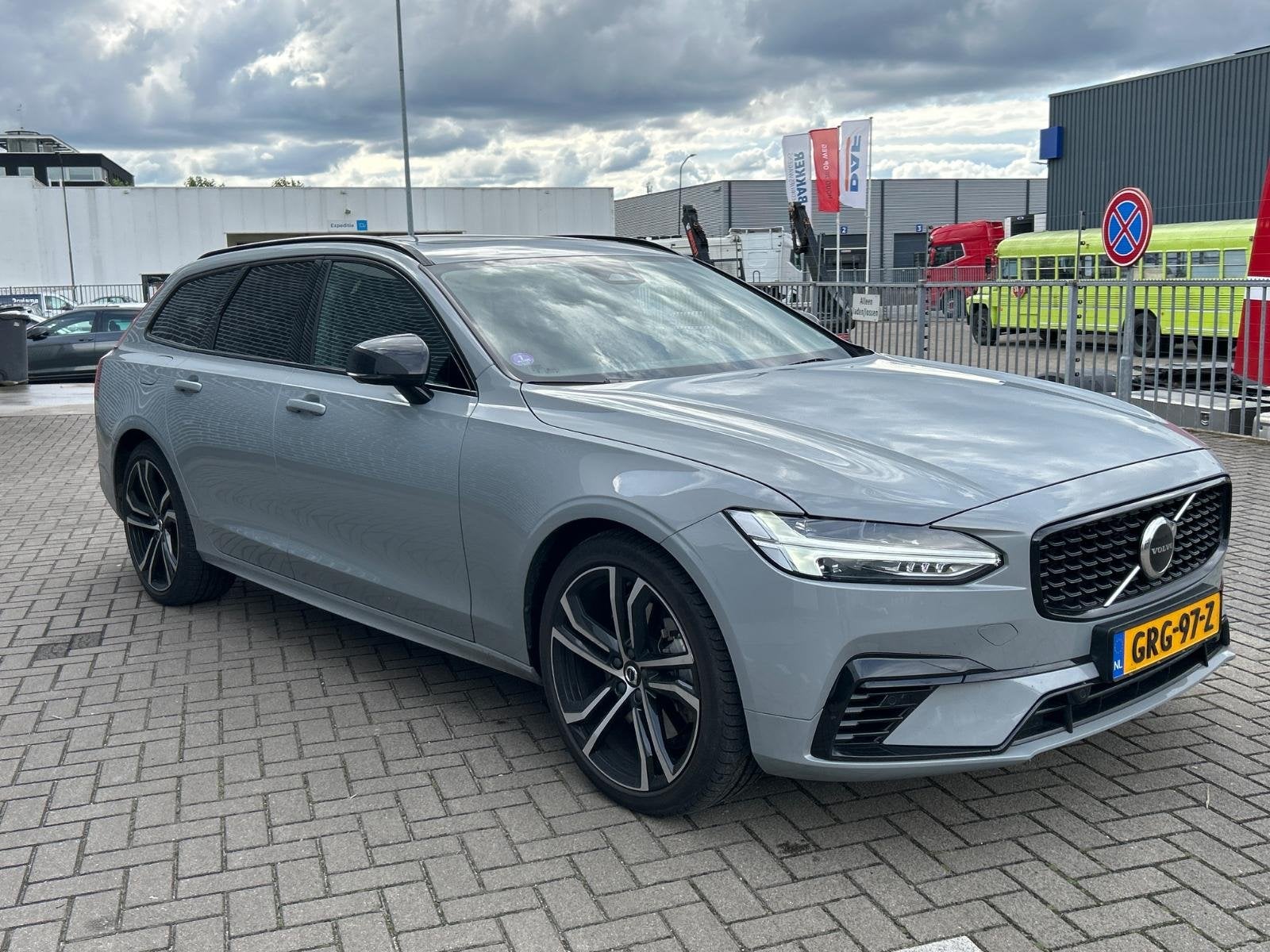 Volvo V90