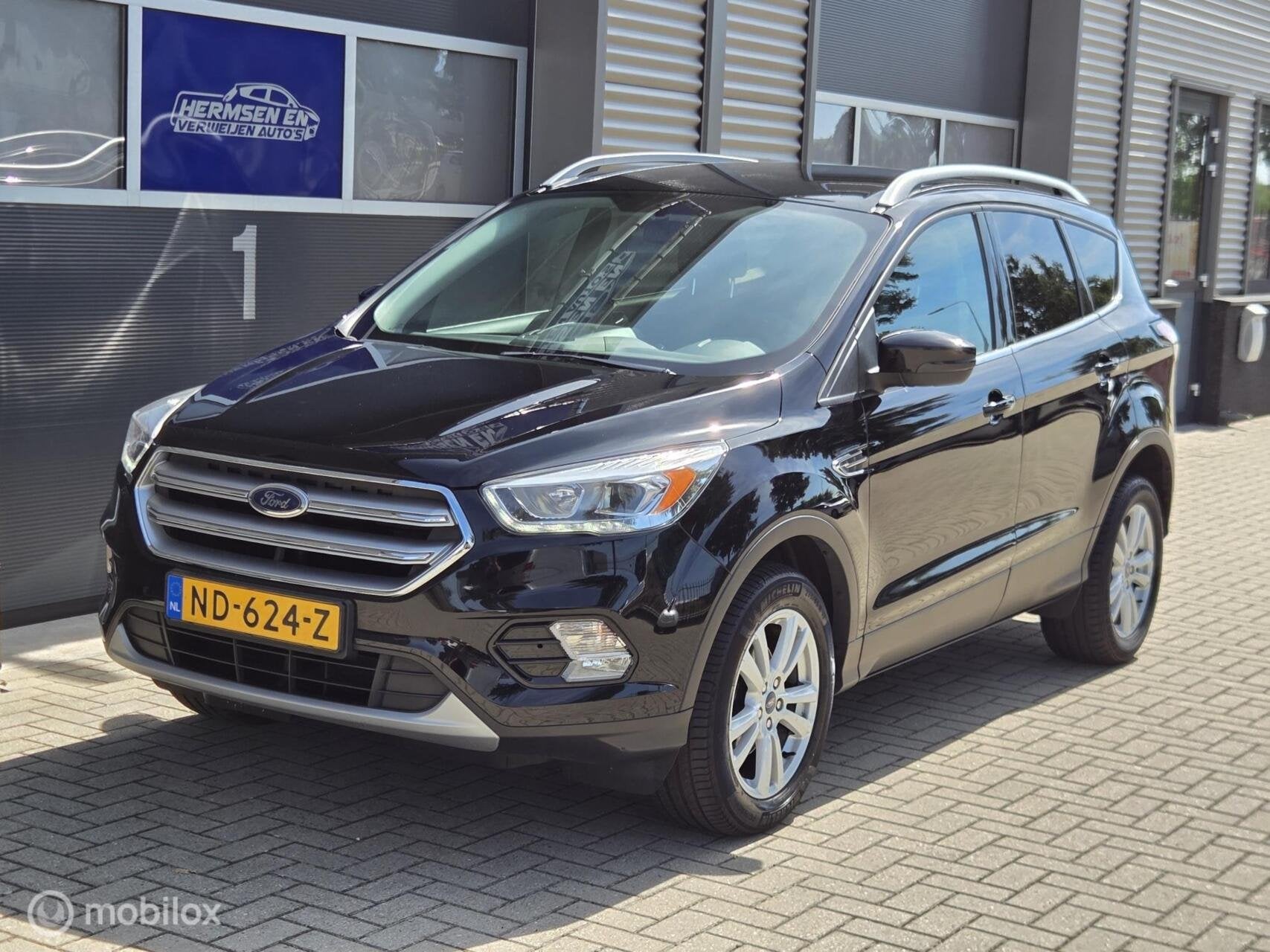Ford Kuga 1.5 EcoBoost Trend Essential trekhaak, Auto's, Stof, Euro 6, 4 cilinders, Zwart