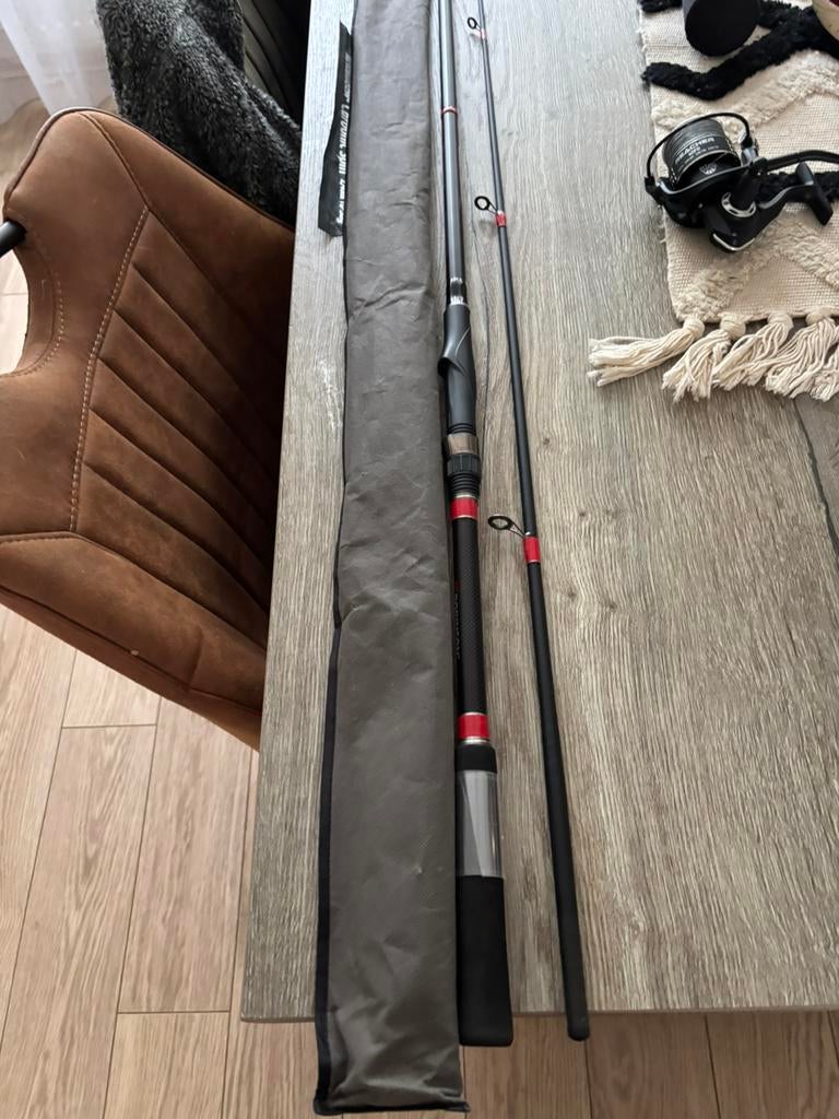 Spin hengel ronbinson 2.40 cm met molen nieuw, Watersport en Boten, Hengelsport | Roofvissen, Ophalen, Zo goed als nieuw