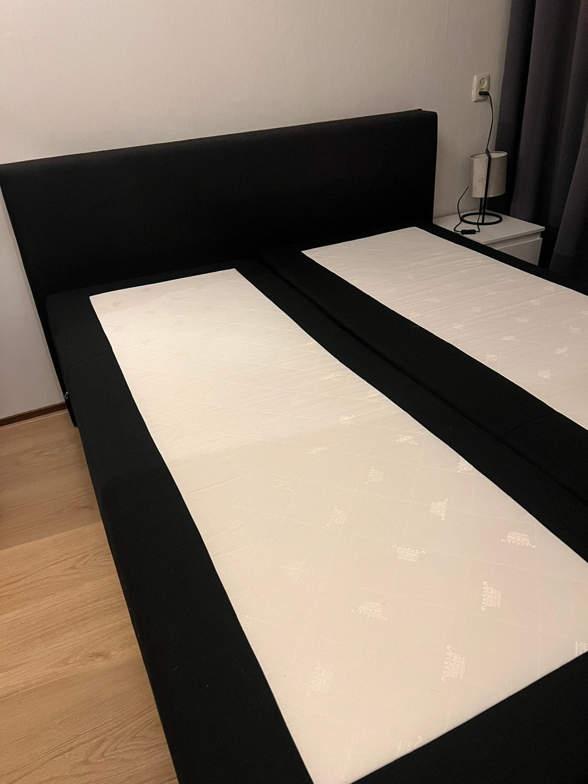 mooie stevige boxspring, Huis en Inrichting, Ophalen of Verzenden, Zo goed als nieuw, Eenpersoons, Zwart