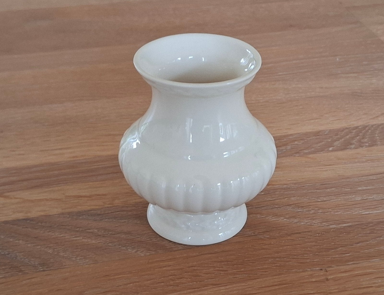 Lepelvaasje van Wedgwood (met nummer), Overige typen, Ophalen of Verzenden, Zo goed als nieuw, Wedgwood