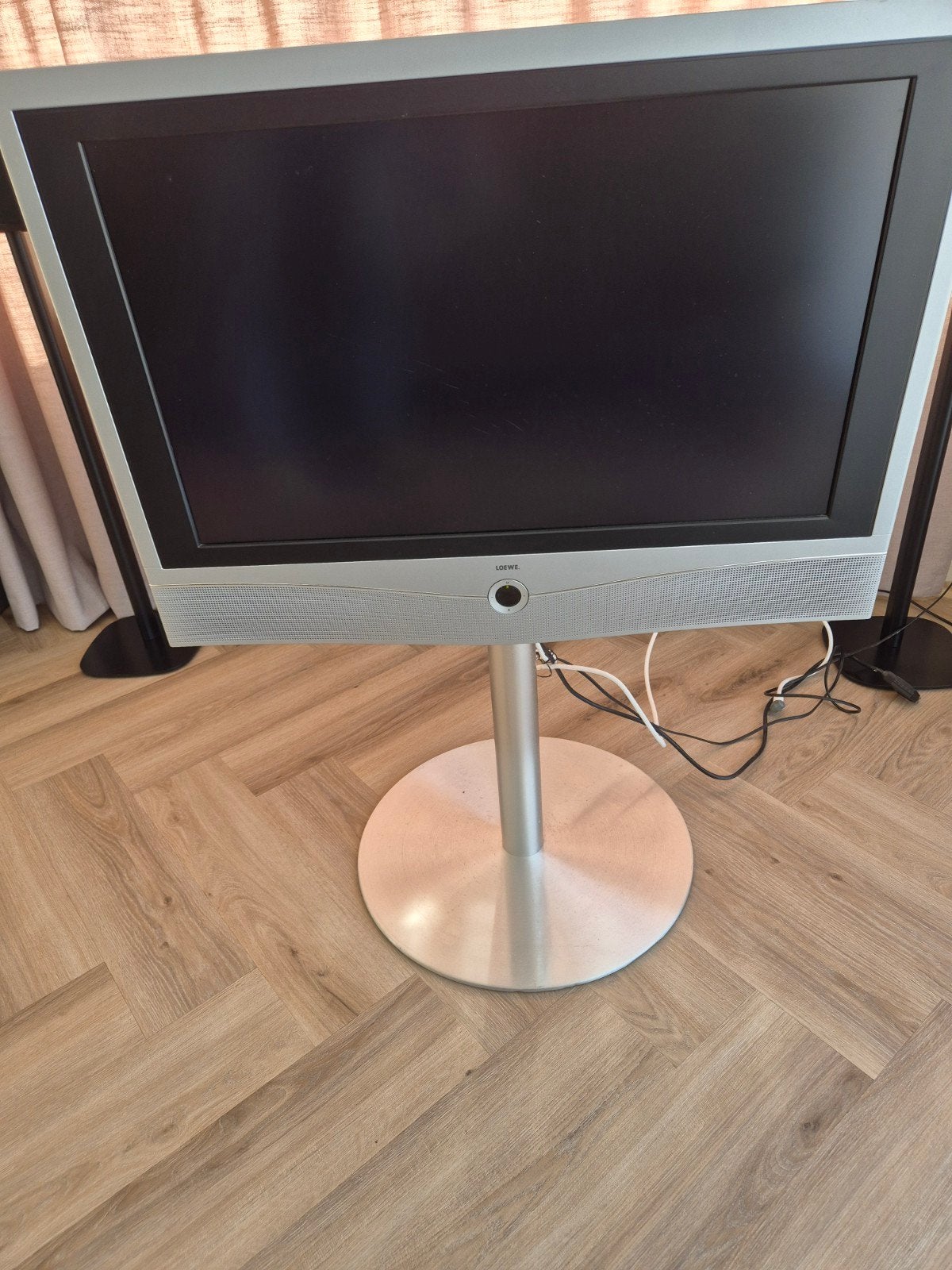 Loewe Xelos A32 TV met draaibare voet en afstandsbediening, Ophalen, Audio
