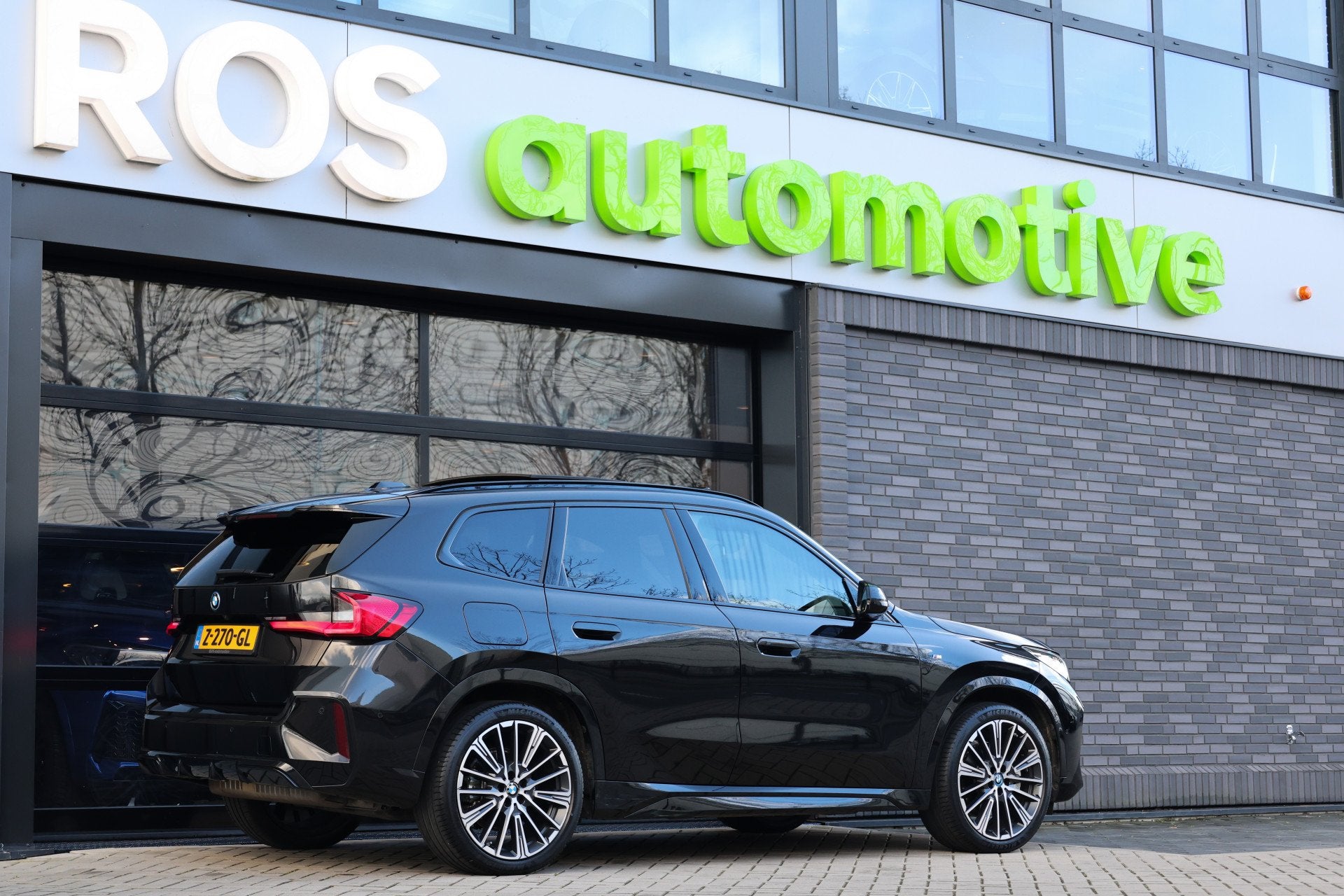 BMW X1 xDrive30e | M-SPORT | NAP! | PANO | H/K AUDIO | MEMOR, Auto's, Dealer onderhouden, Zwart, Bedrijf, Hybride Elektrisch/Benzine