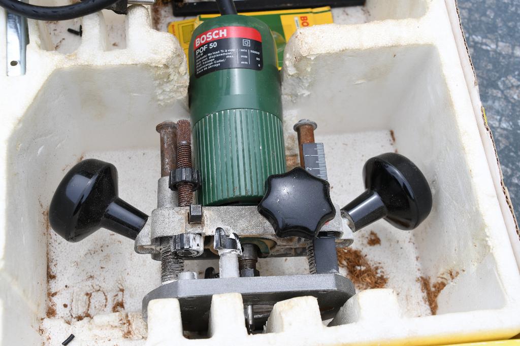 Bosch Pof 50 Bovenfrees met freesjes, Doe-het-zelf en Verbouw, Gereedschap | Freesmachines, Gebruikt, Ophalen of Verzenden, Bovenfrees
