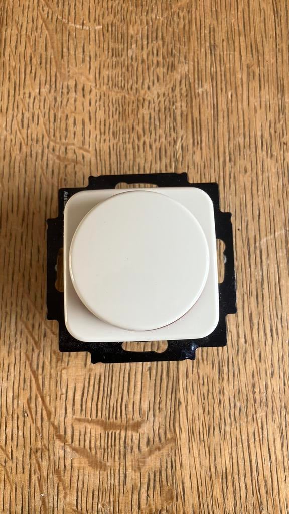 Led dimmer busch jeager 6523, Doe-het-zelf en Verbouw, Elektra en Kabels, Ophalen of Verzenden, Zo goed als nieuw, Schakelaar