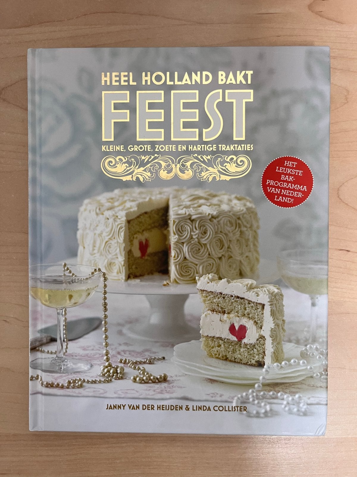 Heel Holland Bakt Feest - Bakboek met feestelijke recepten, Boeken, Ophalen of Verzenden, Zo goed als nieuw, Nederland en België
