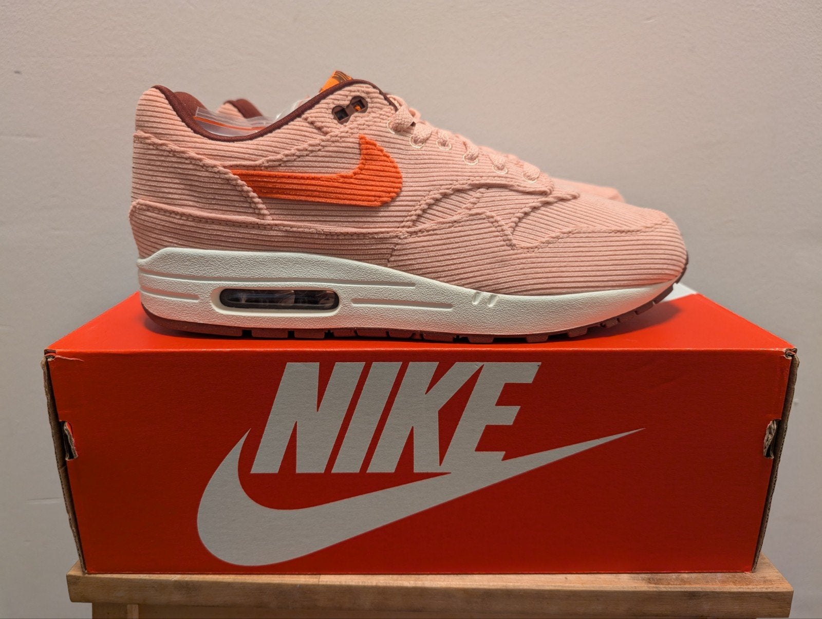 Nike Air Max 1 Corduroy Coral Stardust 43, Nike air max, Overige kleuren, Nieuw, Ophalen of Verzenden