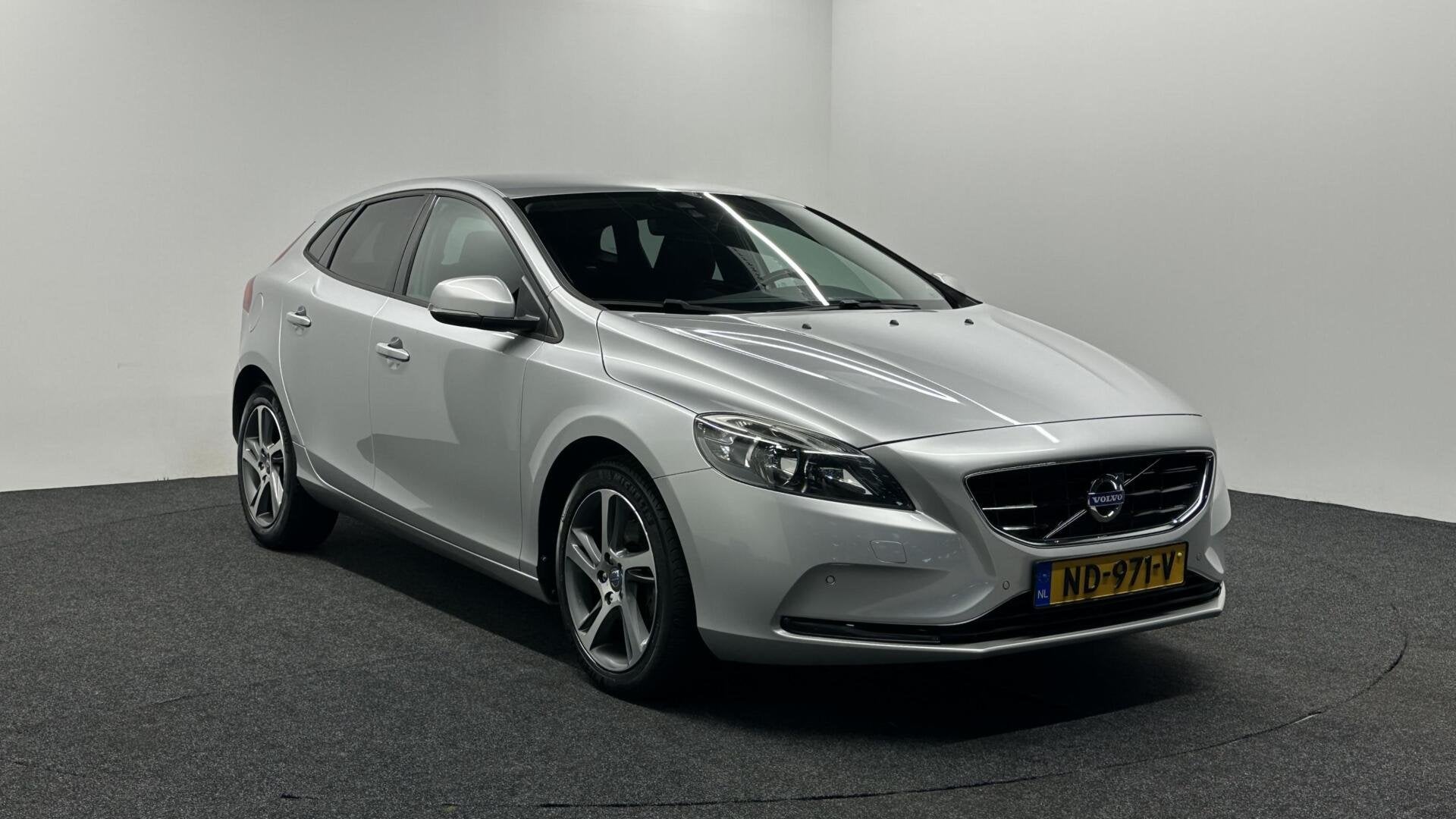 Volvo V40 2.0 T2 Summum NAVI LM CRUISE STOELVERWARMING 10800, Auto's, Voorwielaandrijving, Stof, 4 cilinders, 122 pk