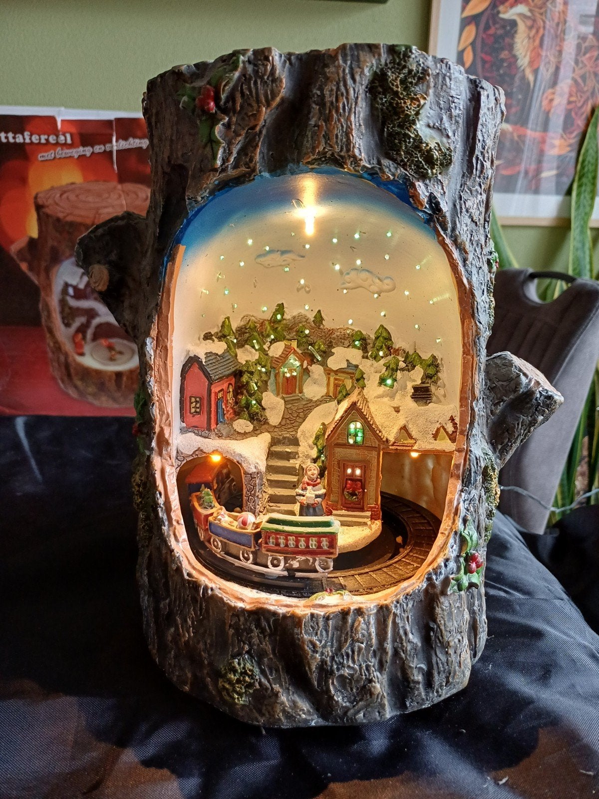 Kerst boomstam met rijdend treintje en verlichting 25cm hoog, Diversen, Kerst, Ophalen of Verzenden