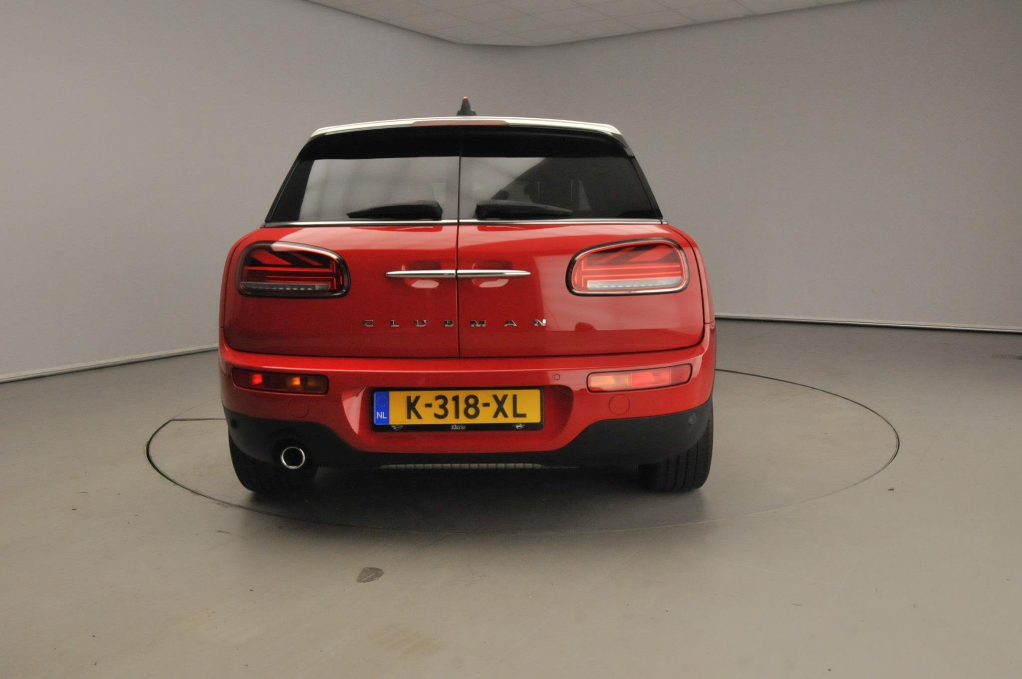 MINI Clubman 1.5 Cooper | LED | Leder | Navigatie | Panorama, 136 pk, Gebruikt, 19 km/l, Parkeerassistent