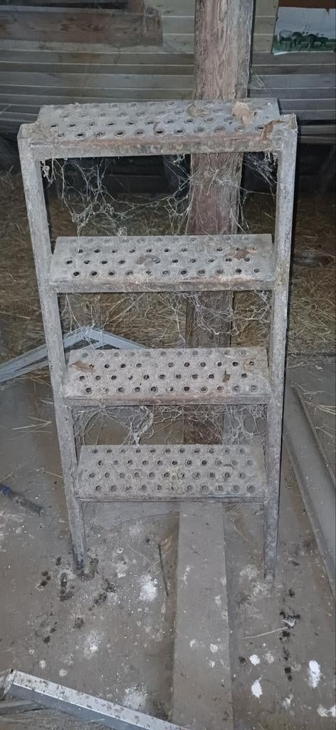 Metalen trap voor melkput, Dieren en Toebehoren, Ophalen of Verzenden, Metaal, Vogelkooi