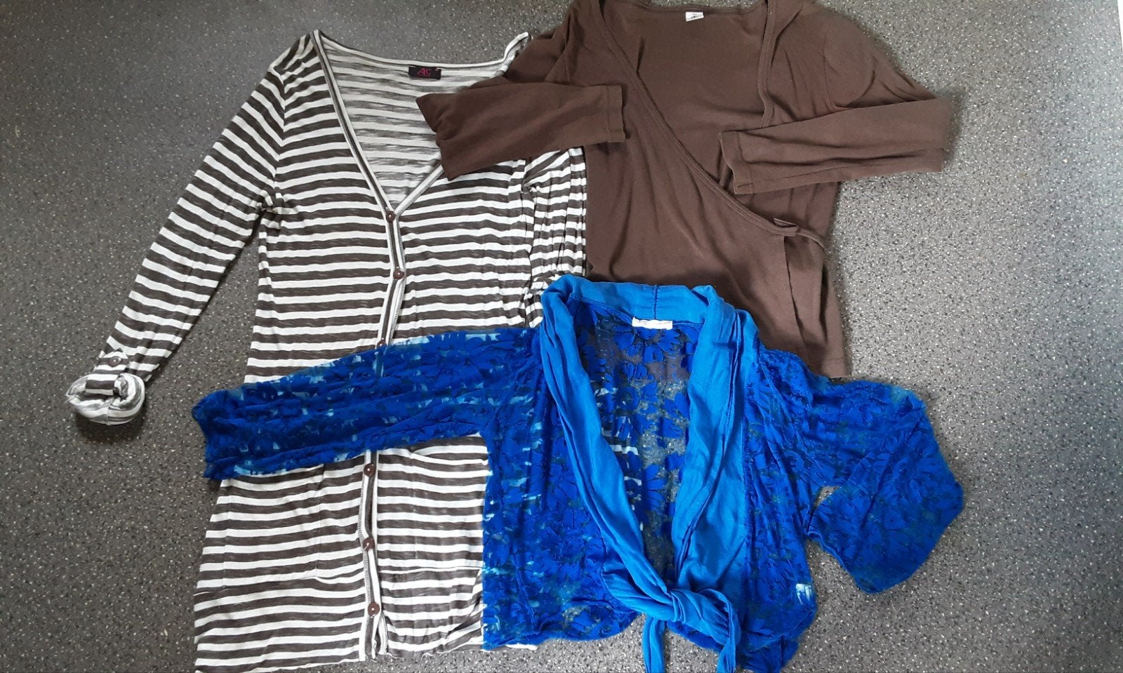 3 vestjes: gestreept, bruin overslag, blauw kant. S vest, Kleding | Dames, Bruin, Diverse, Ophalen of Verzenden, Zo goed als nieuw