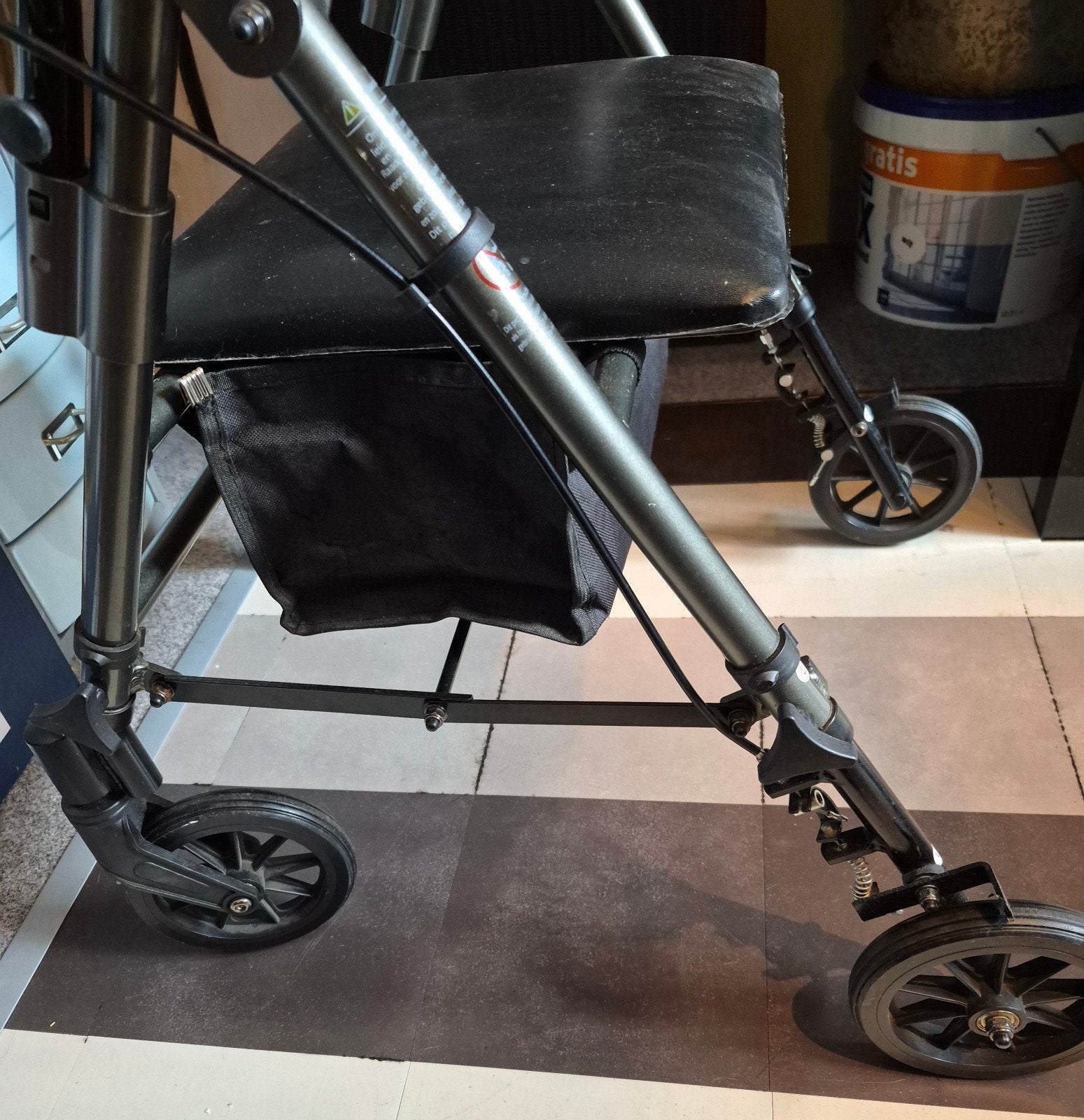 Rollator Inklapbaar zwart, Diversen, Rollators, Ophalen, Opvouwbaar, Zo goed als nieuw