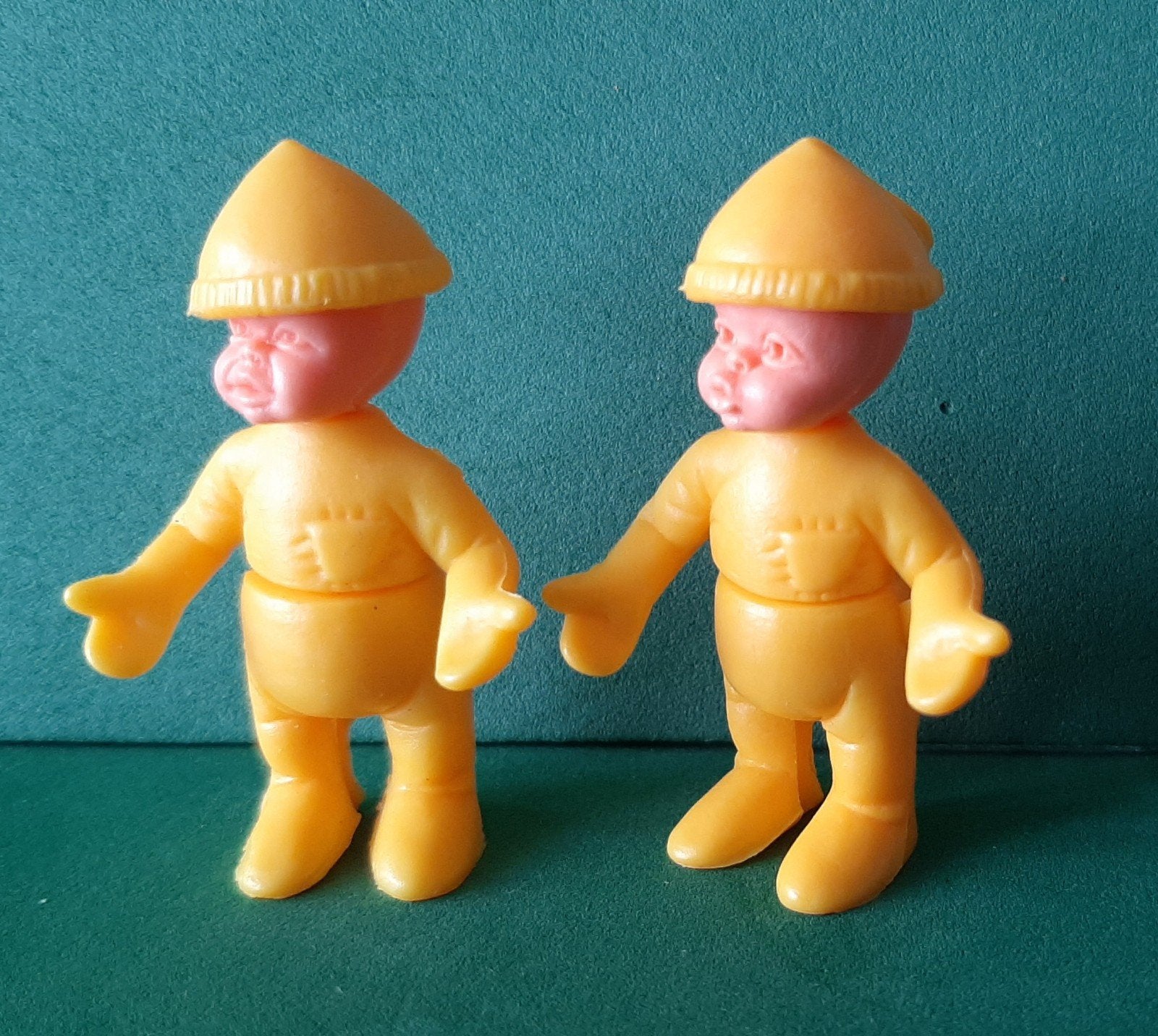 2x Vintage Kinder Surprise Babys Figuurtjes, Verzamelen, Ophalen of Verzenden, Gebruikt