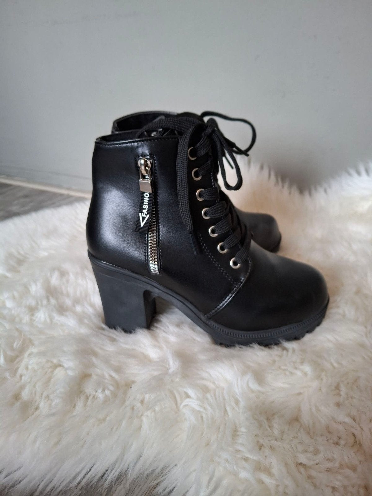 Mooie zwarte laarzen - enkel - maat 35, Kleding | Dames, Schoenen, Ophalen of Verzenden, Zo goed als nieuw, Zwart, Sneakers of Gympen