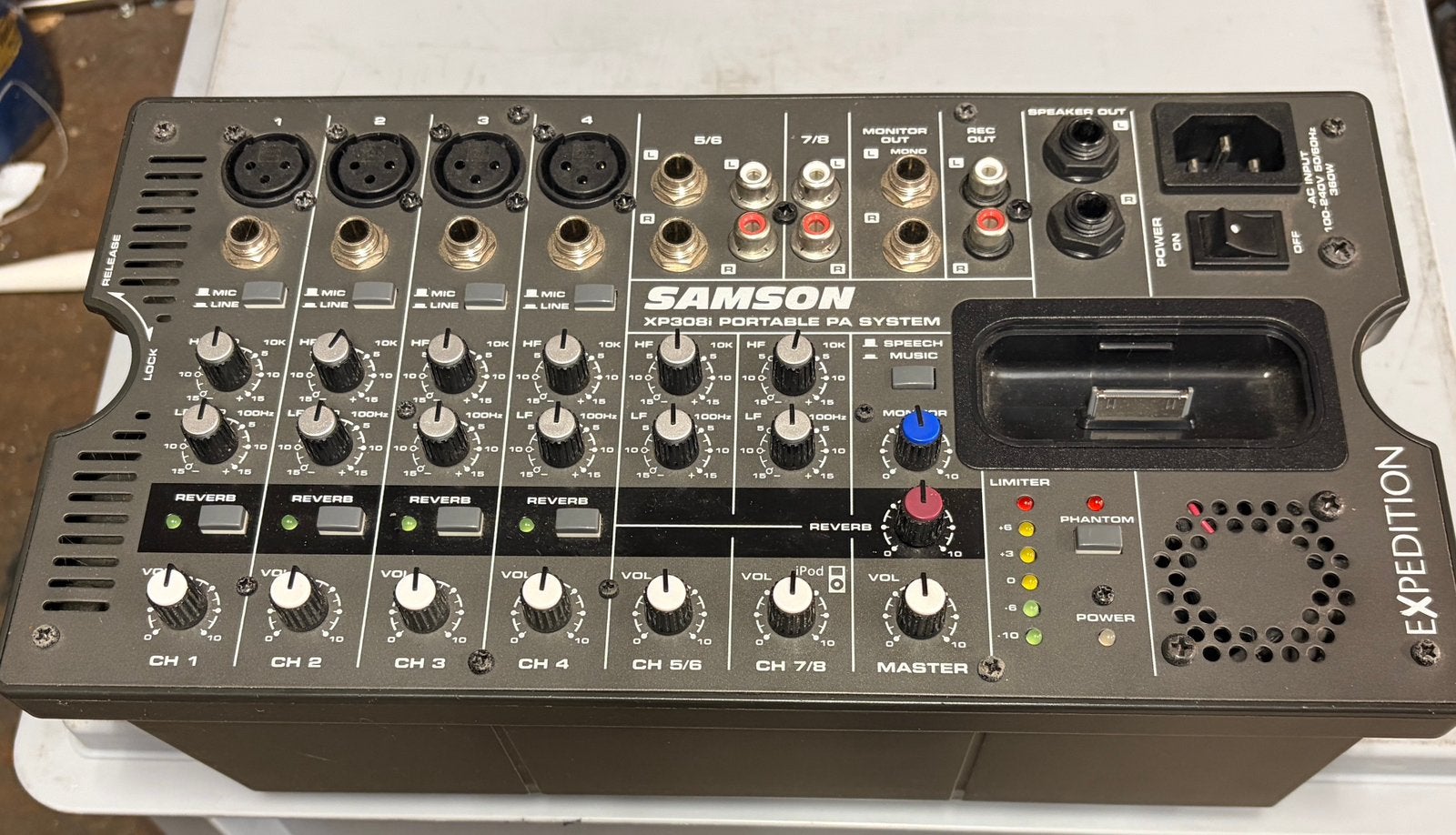 Samson xp308i  2 speakers ,versterker ,kabels en 2 statief, Muziek en Instrumenten, Ophalen, Gebruikt