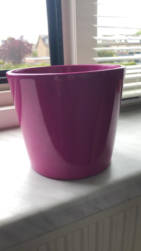 Fuchsia rose bloempot. z.g.a.n. Hoog 13cm, doorsnee 15cm, Ophalen, Rond, Zo goed als nieuw, Aardewerk