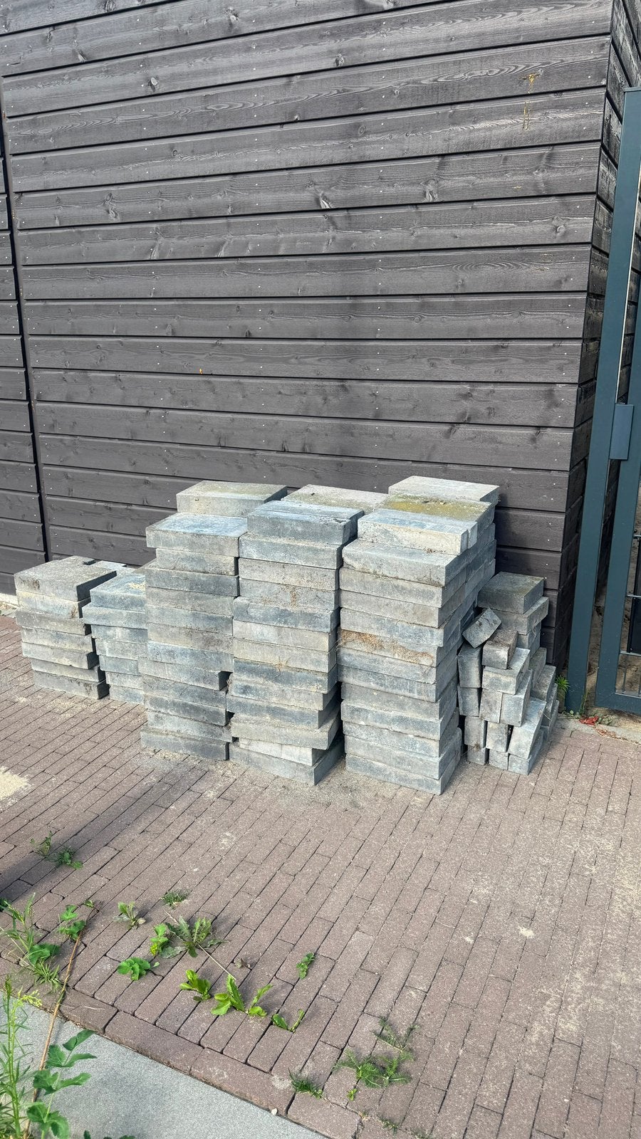 Partij stenen/tegels gratis, Ophalen, Zo goed als nieuw, Beton, Terrastegels