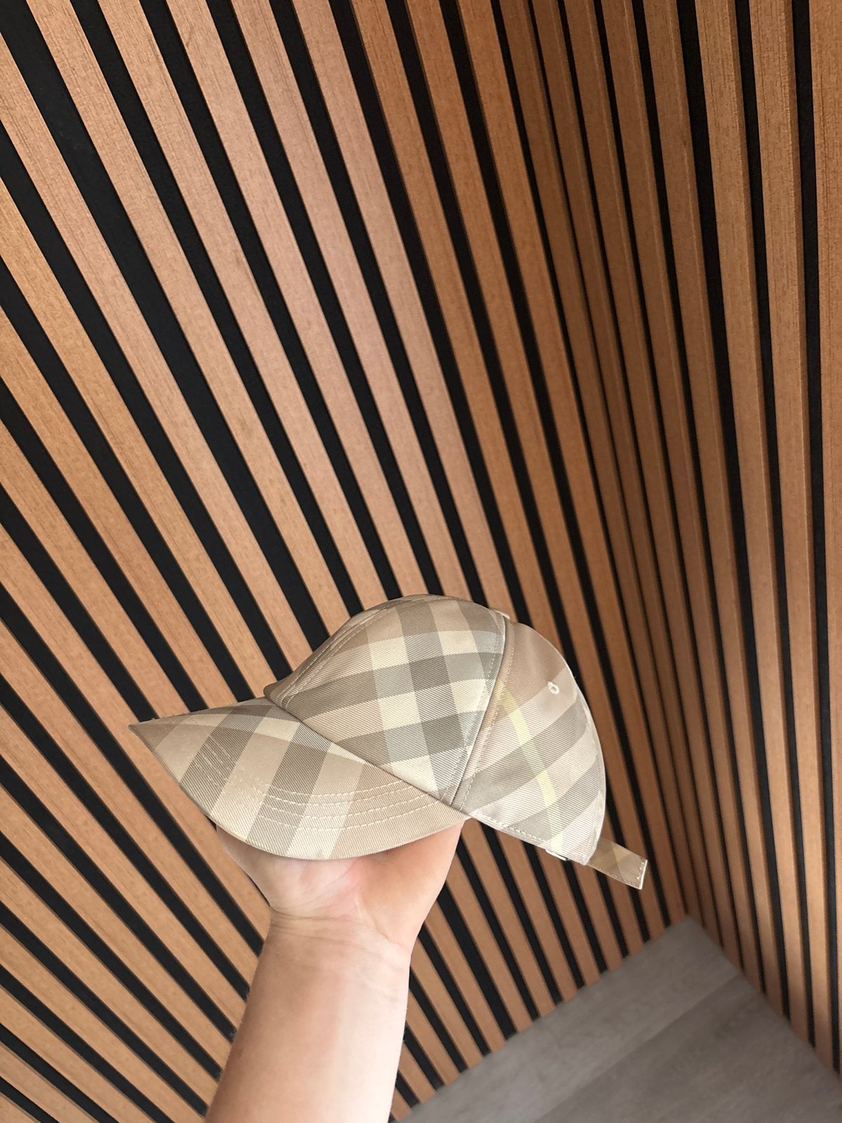 Burberry geruite pet - Zo goed als nieuw, Kleding | Dames, Hoeden en Petten, Ophalen of Verzenden, Zo goed als nieuw, Pet