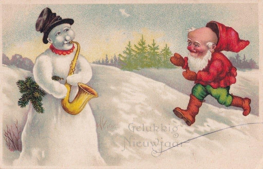 Antieke Nieuwjaarskaart: Sneeuwpop met Saxofoon & Kabouter, Verzenden, 1920 tot 1940, Ongelopen, Feest(dag)