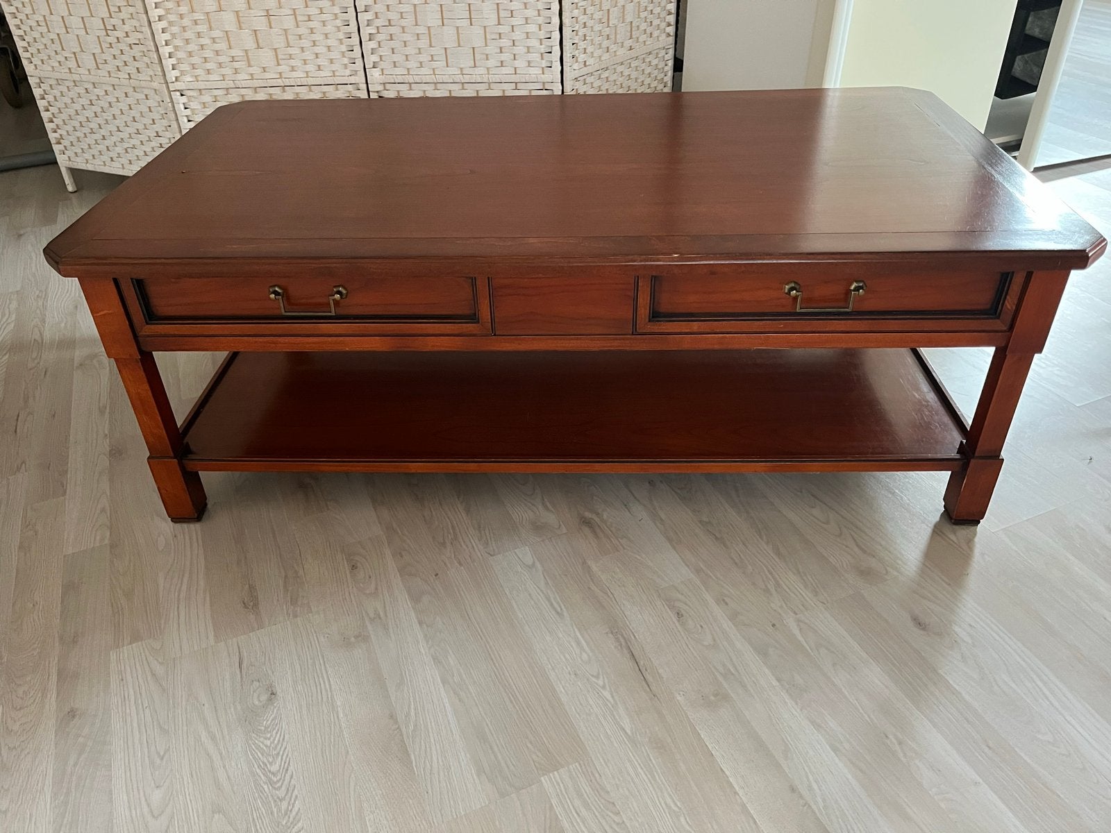 Klassieke houten salontafel met lades, Ophalen, Gebruikt, 100 tot 150 cm, Overige houtsoorten