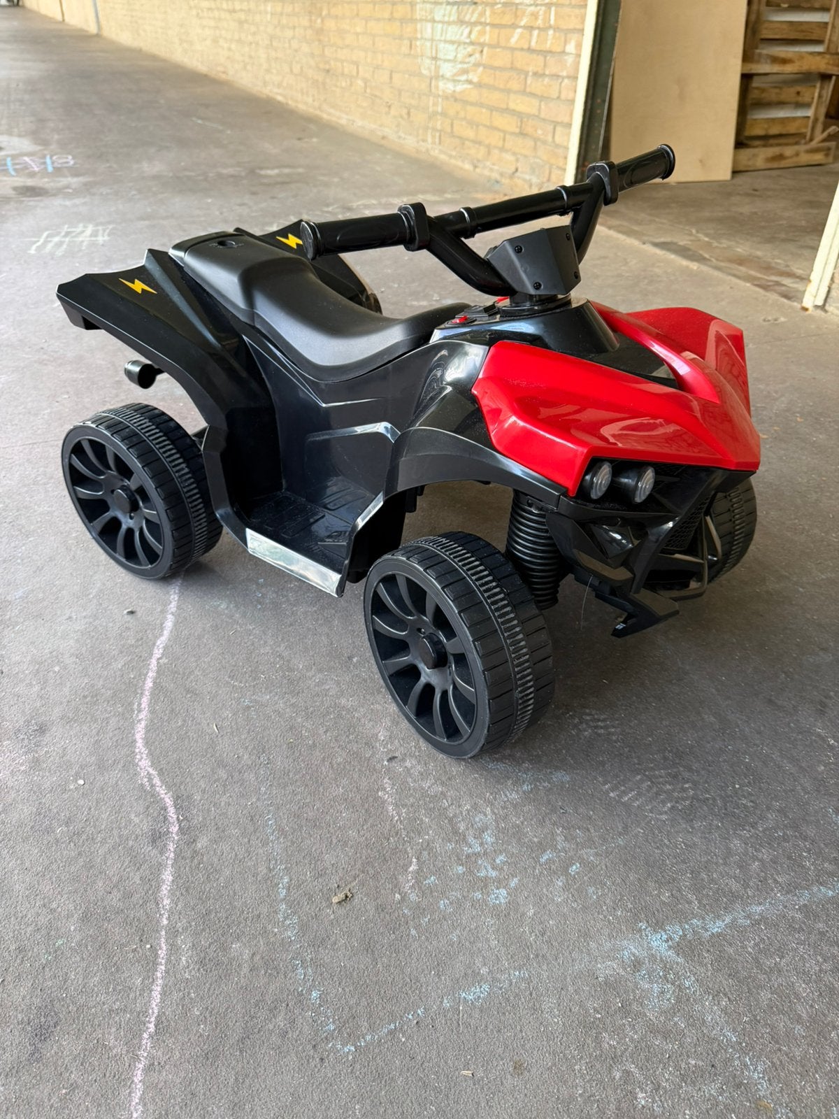 Elektrische kinder auto, Zo goed als nieuw