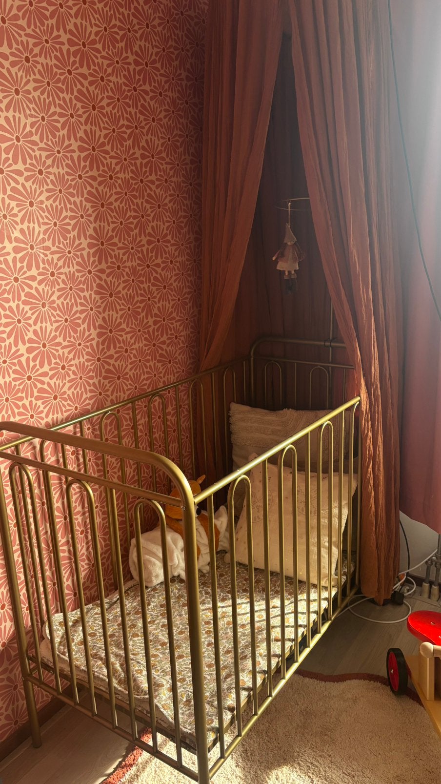 Mooi Goud Baby/ peuter  bed, Kinderen en Baby's, Ophalen, Gebruikt, Minder dan 140 cm, Matras