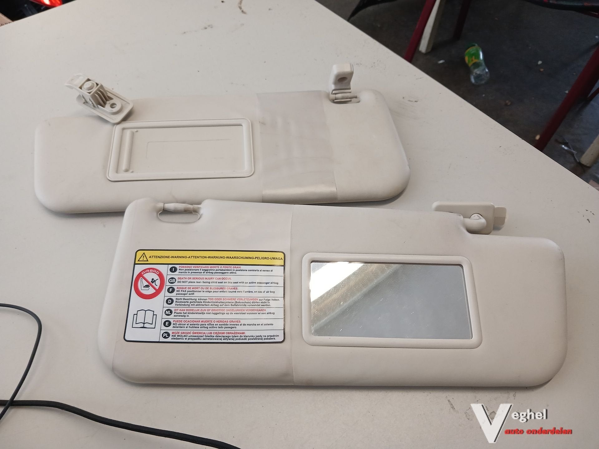 Ford Ka 1.2B 3drs 2500244 zonneklep set beige '11