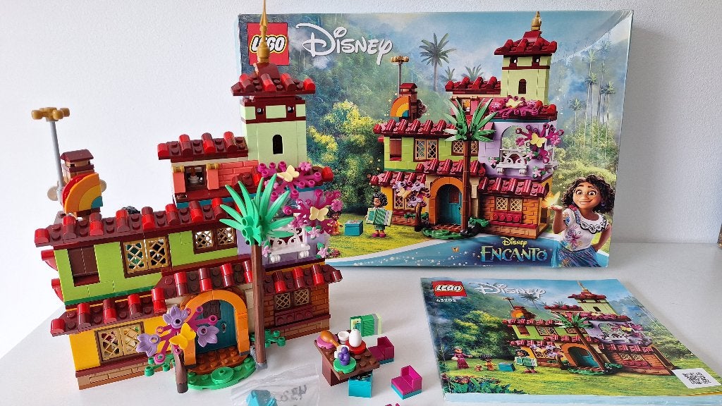 Lego - Het huis van de familie Madrigal - 43202, Lego, Ophalen of Verzenden, Zo goed als nieuw, Inclusief extra onderdelen