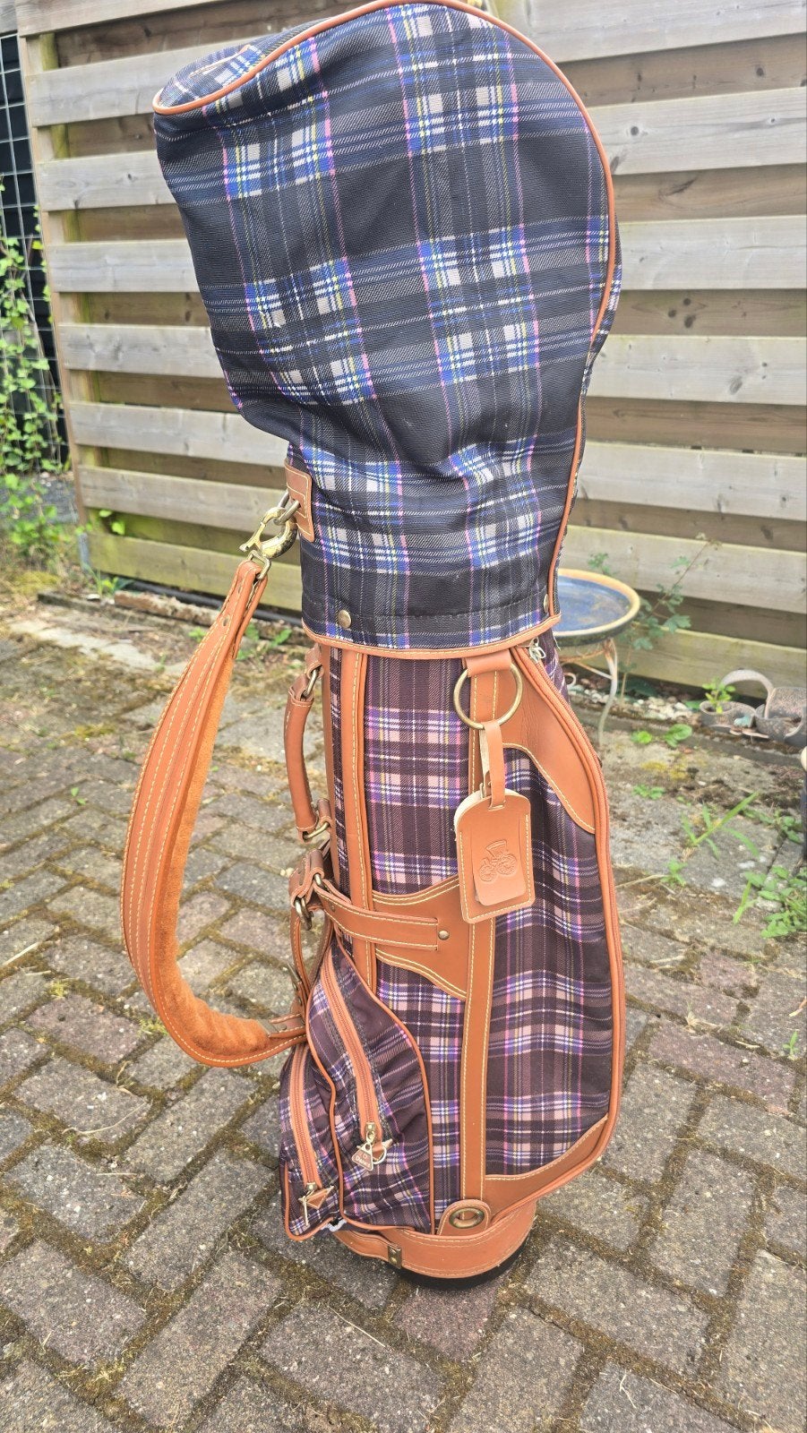 Daiwa golftas met regenkap en 2 headcovers, Sport en Fitness, Golf, Ophalen of Verzenden, Gebruikt, Tas, Overige merken