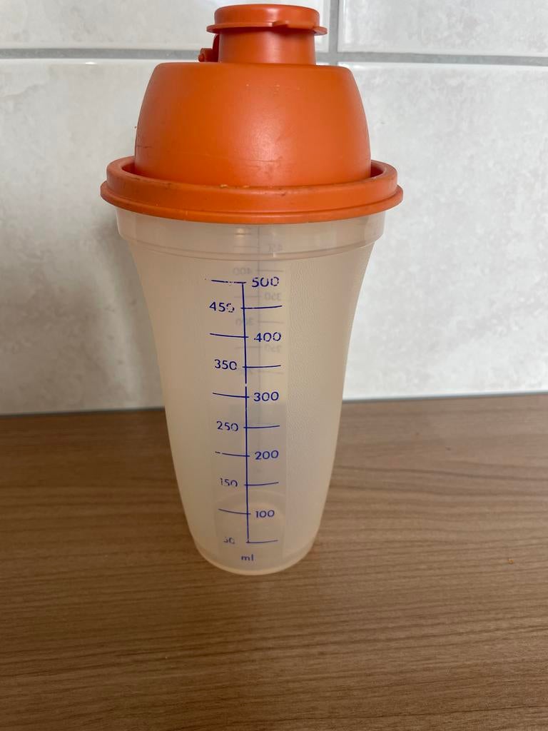Tupperware Shaker 500ml - Oranje/Transparant, Huis en Inrichting, Keuken | Tupperware, Ophalen, Zo goed als nieuw, Oranje, Beker of Kan